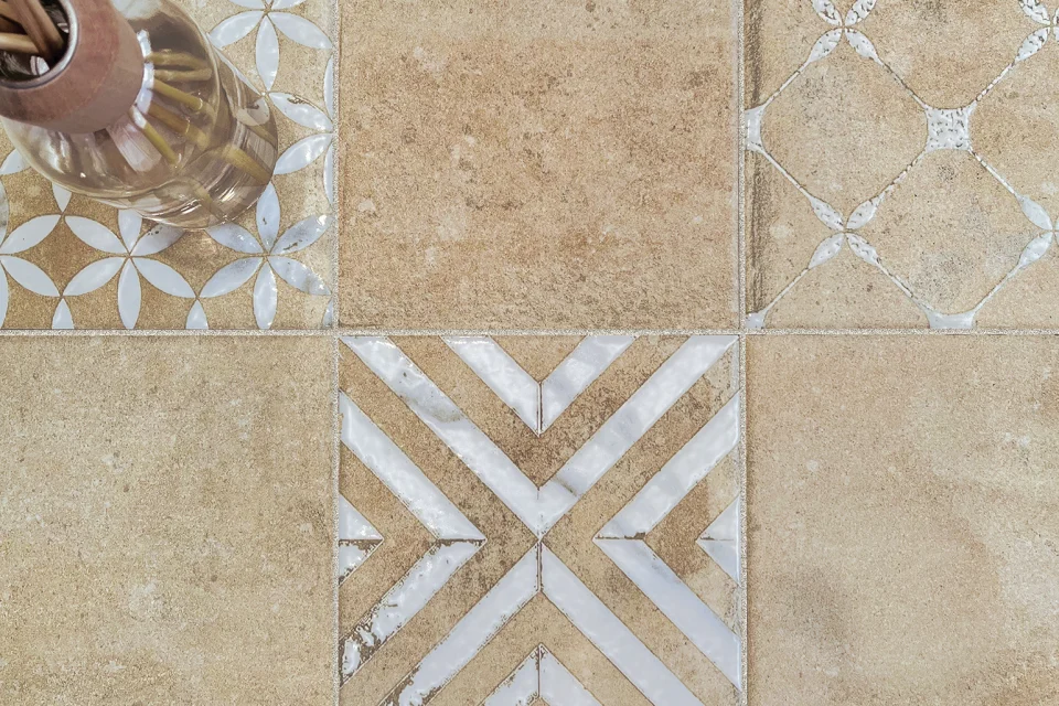 DETALLE_KUBE QUINTA TERRA-CARRARA 45X45