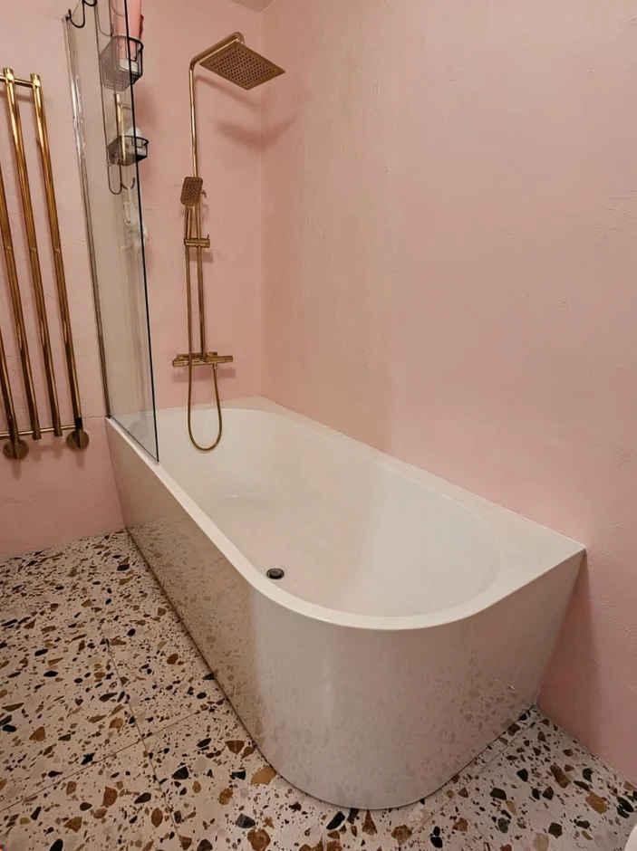 Baño con Azzo White