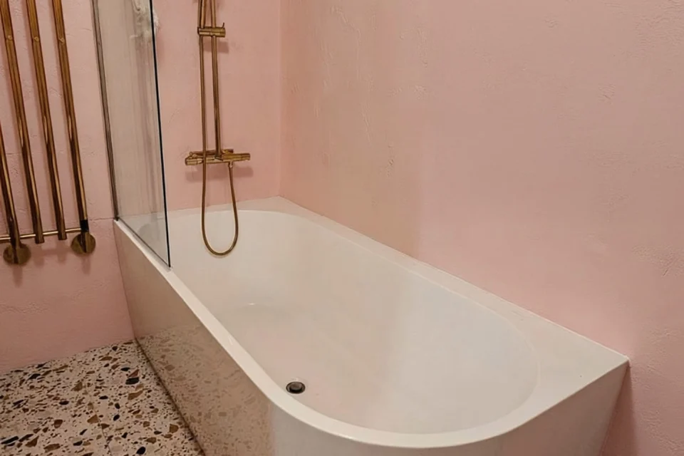 Baño con Azzo White