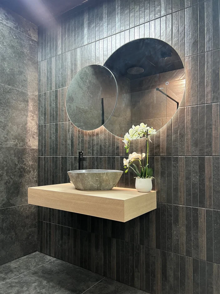 Salle de bain avec Millstone Black