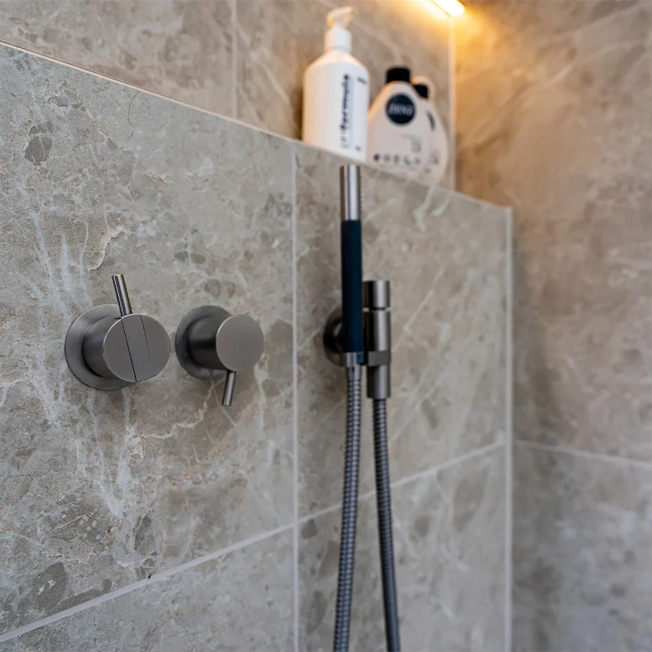 Ducha con Caprice Beige