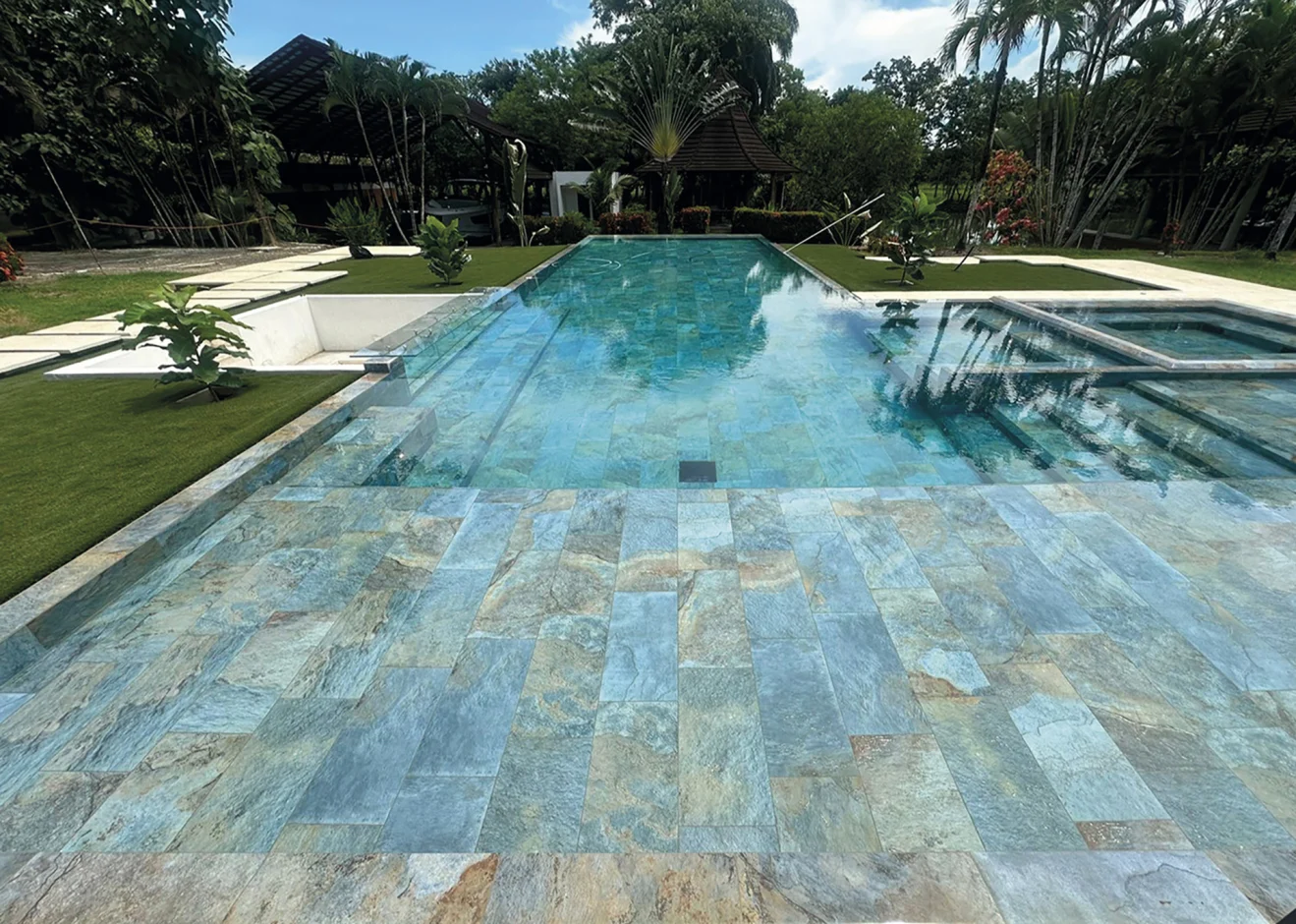 Piscine avec Pacific