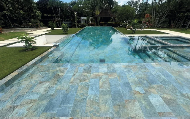 Piscine avec Pacific